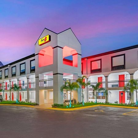 Hotel Super 8 By Wyndham Orlando Near Florida Mall Extérieur photo