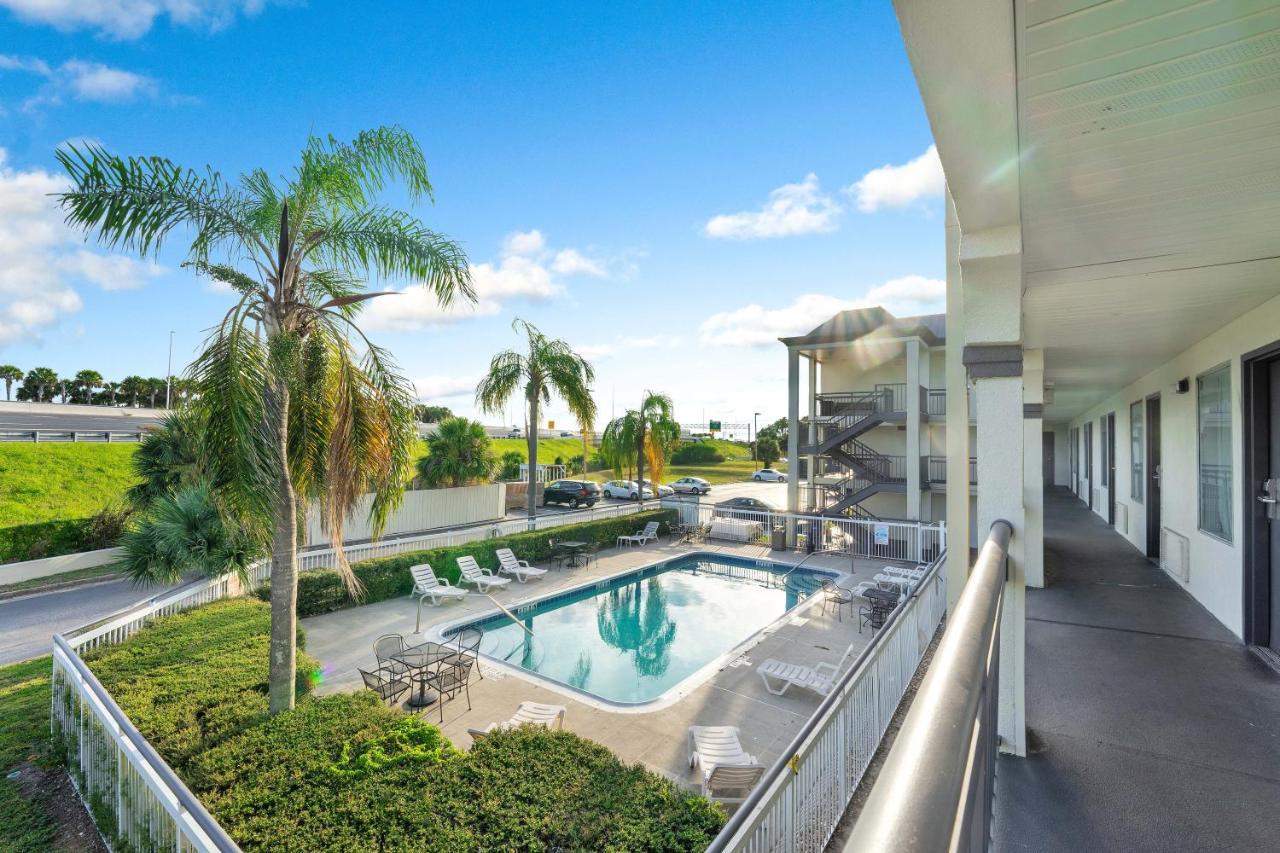 Super 8 By Wyndham Orlando Near Florida Mall Williamsburg Extérieur photo