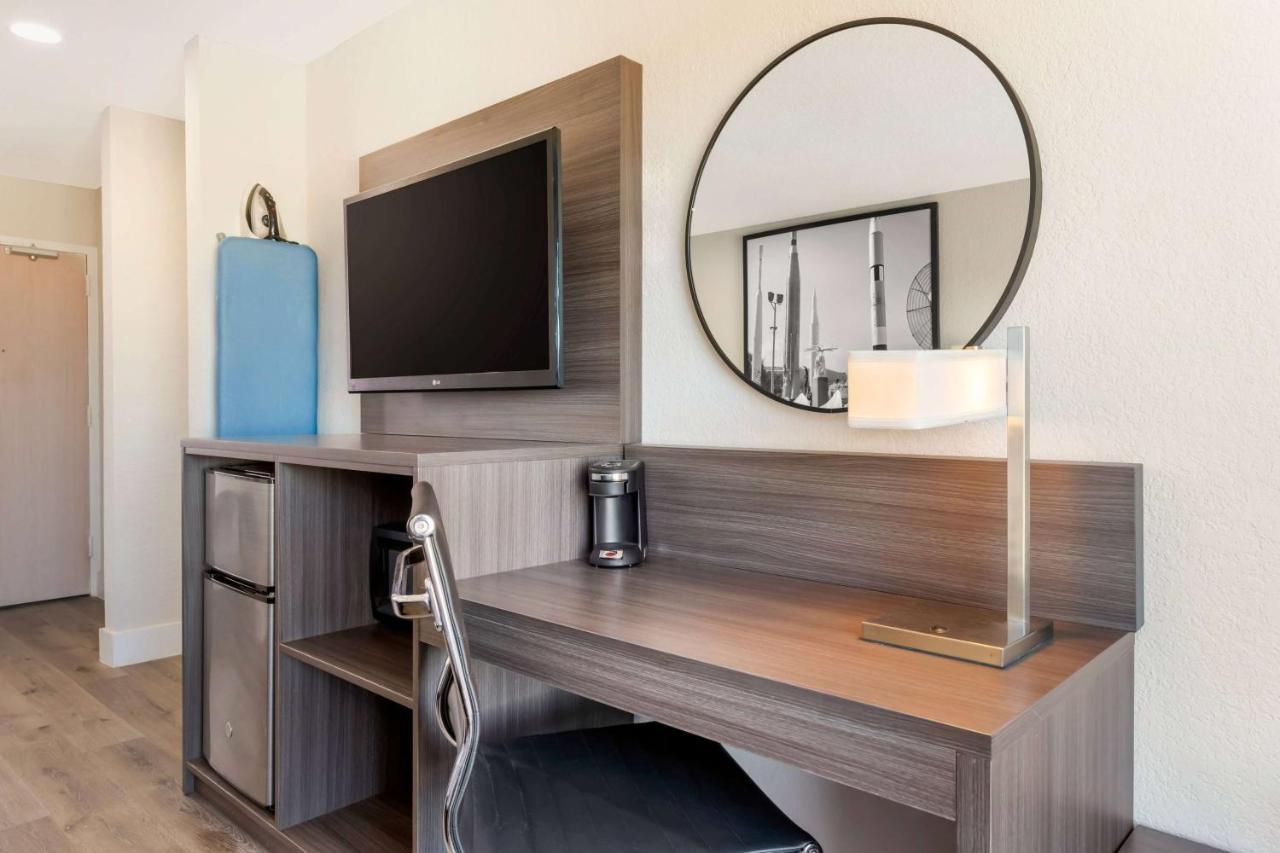 Super 8 By Wyndham Orlando Near Florida Mall Williamsburg Extérieur photo