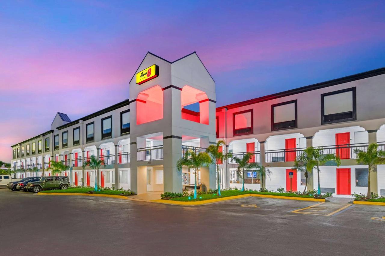 Hotel Super 8 By Wyndham Orlando Near Florida Mall Extérieur photo