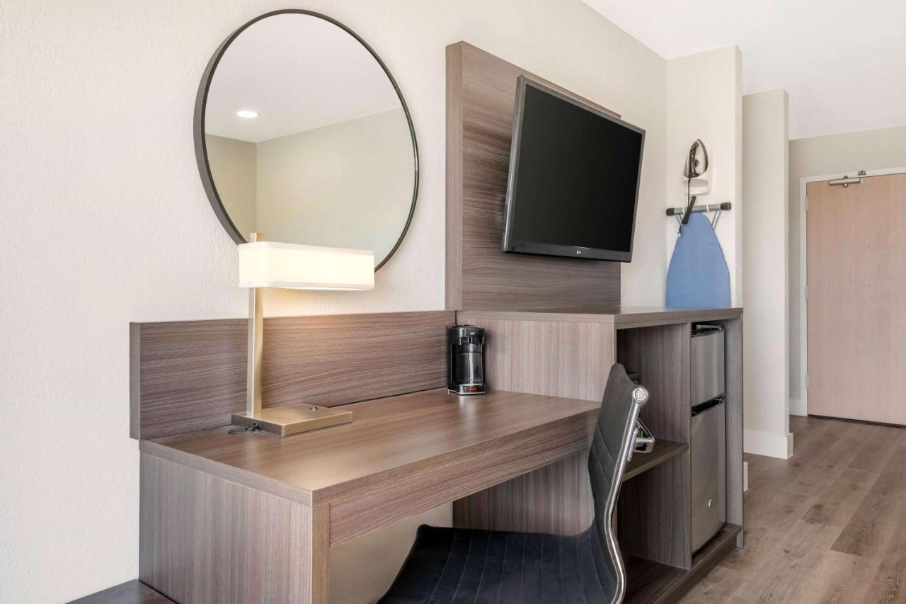 Super 8 By Wyndham Orlando Near Florida Mall Williamsburg Extérieur photo