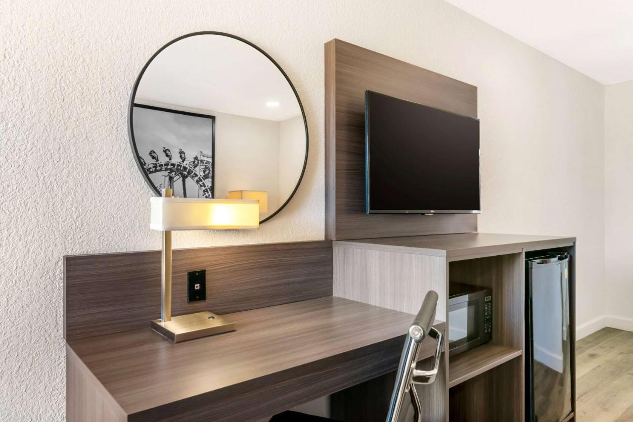 Super 8 By Wyndham Orlando Near Florida Mall Williamsburg Extérieur photo