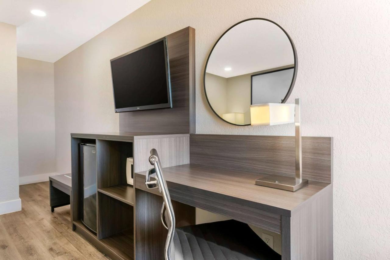 Super 8 By Wyndham Orlando Near Florida Mall Williamsburg Extérieur photo