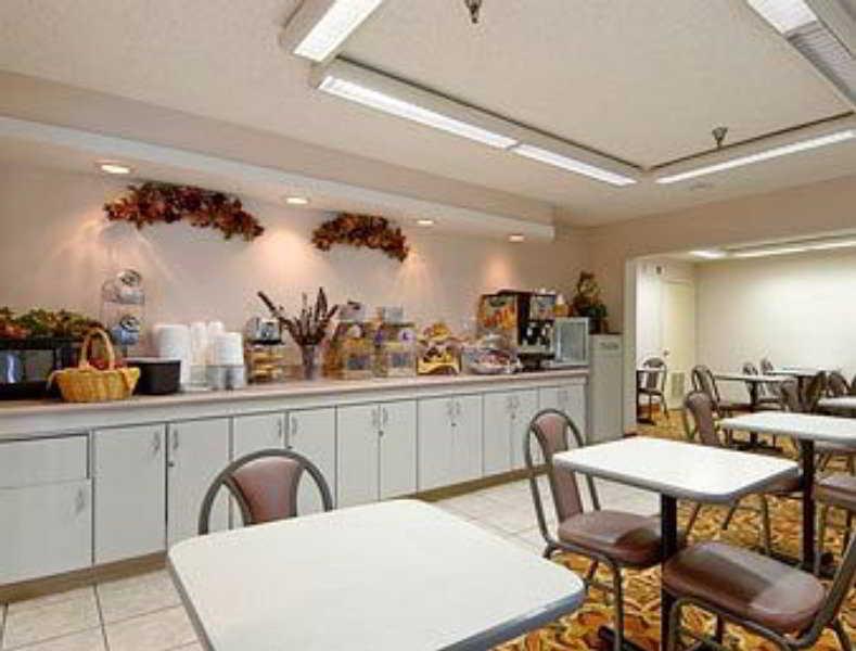 Hotel Super 8 By Wyndham Orlando Near Florida Mall Restaurant photo